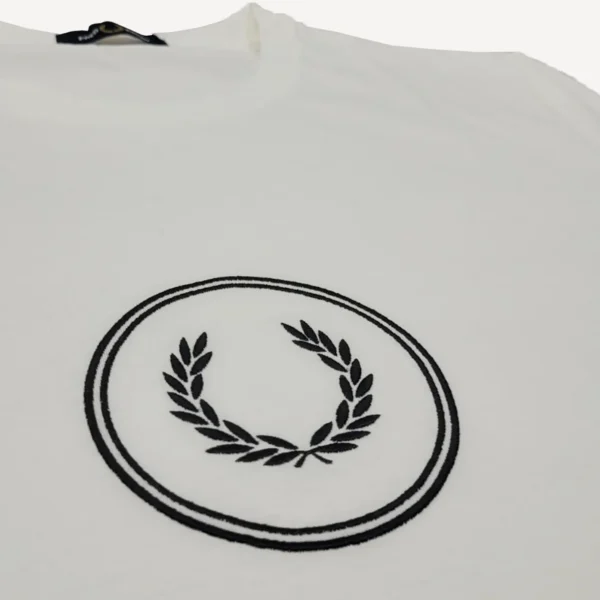 Camiseta Fred Perry Branco e Preto REF M5630