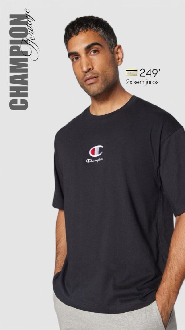 Camiseta Champion Preto com simbolo grande na frente • Ref 220270