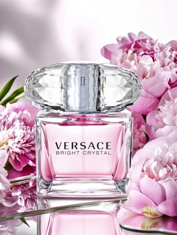 KIT BRIGHT CRYSTAL ABSOLUT VERSACE FEMININO EAU DE PARFUM 90ML + SHOWER GEL 100ML + BODY LOTION 100ML. REF: BRIGHTCRYSTAL